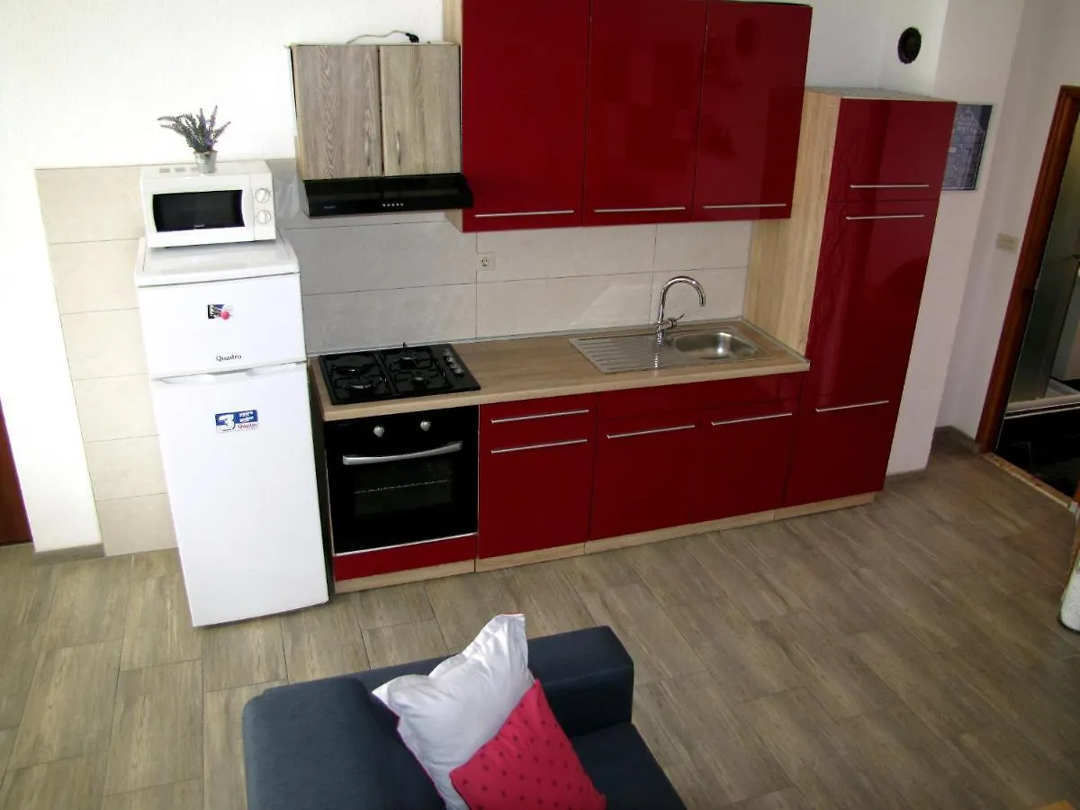 Apartments Klanac زادار