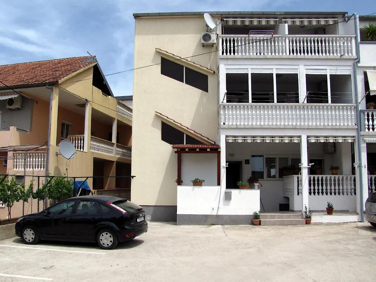 Apartments Klanac زادار