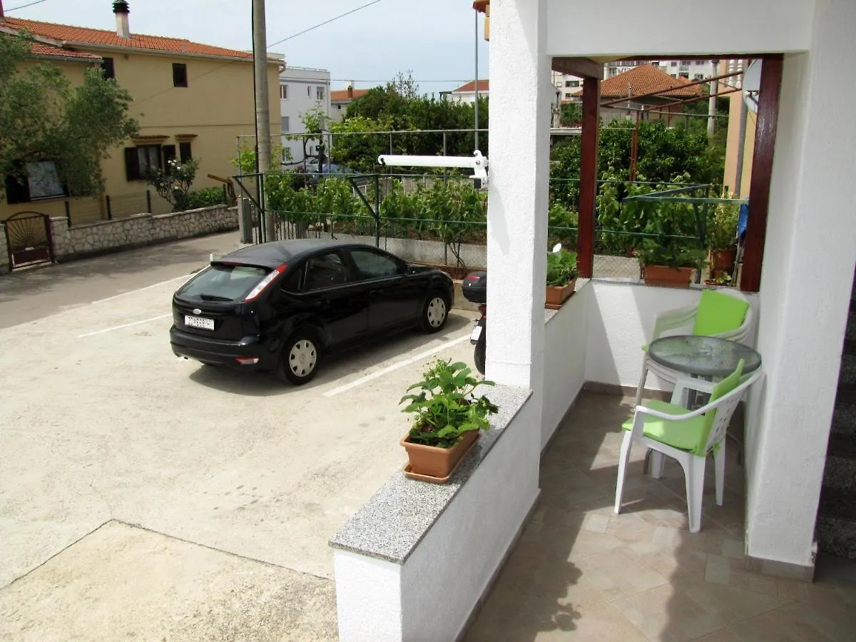 Apartments Klanac زادار