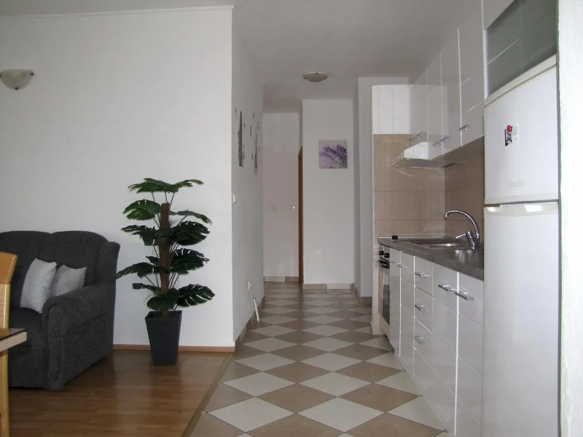 Apartments Klanac زادار