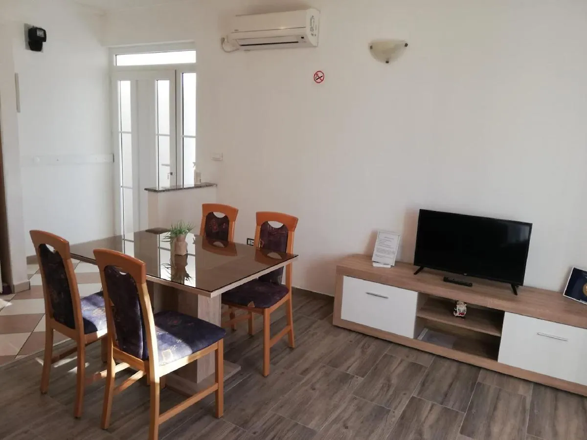 Apartments Klanac زادار
