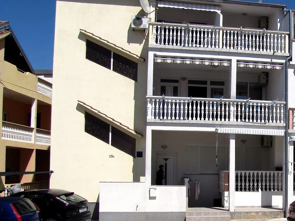 Apartments Klanac زادار 0*,