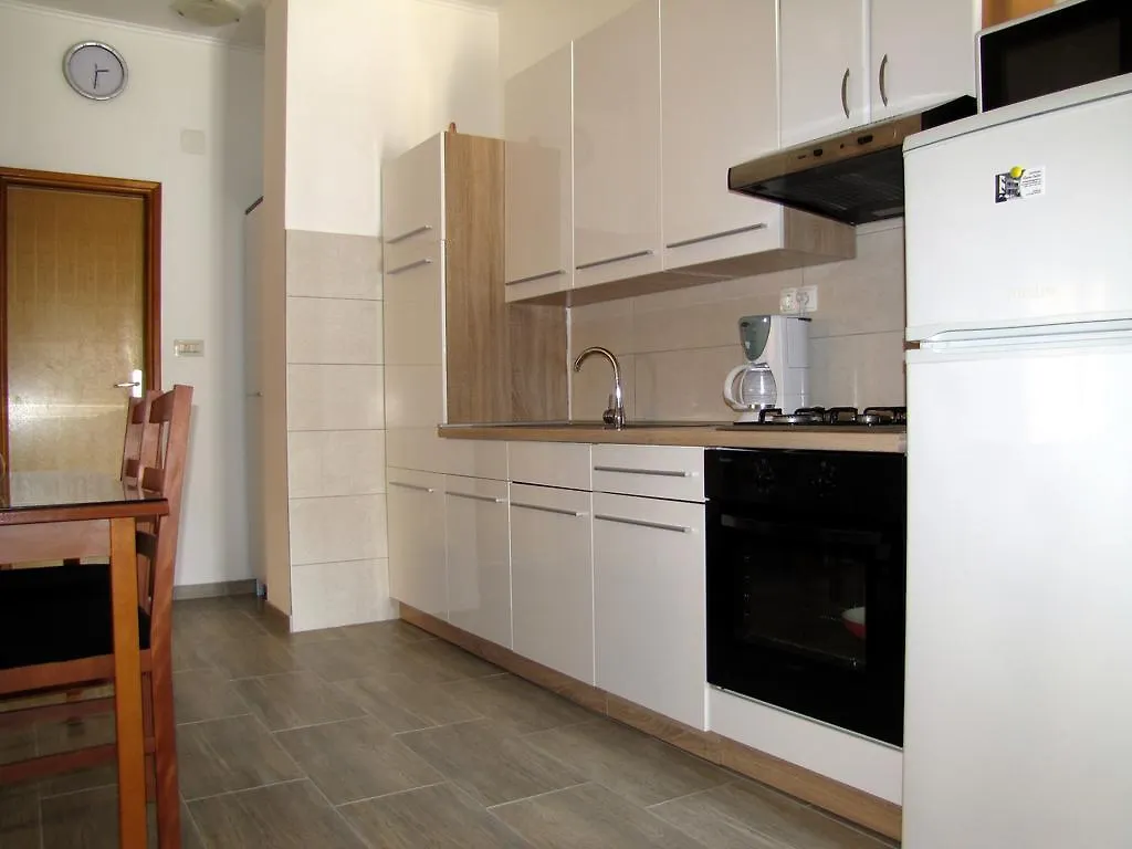 Apartments Klanac زادار