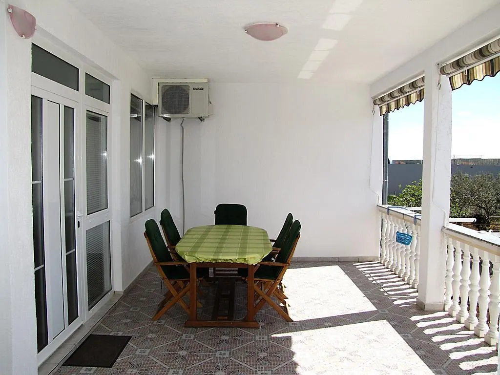 Apartments Klanac زادار